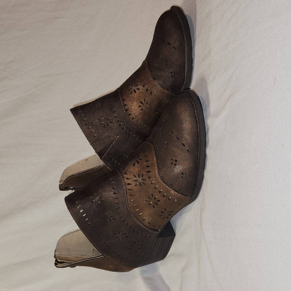 Jambu size7.5 leather booties